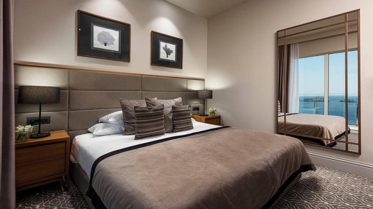 Royal Ariston Hotel Dubrovnik Exterior photo A bedroom at the hotel