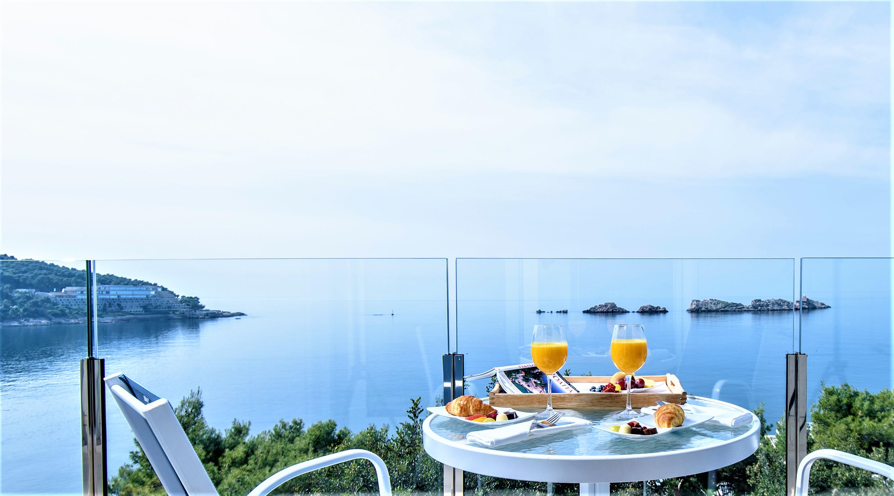 Royal Ariston Hotel Dubrovnik Exterior photo View of the Gulf of Policastro