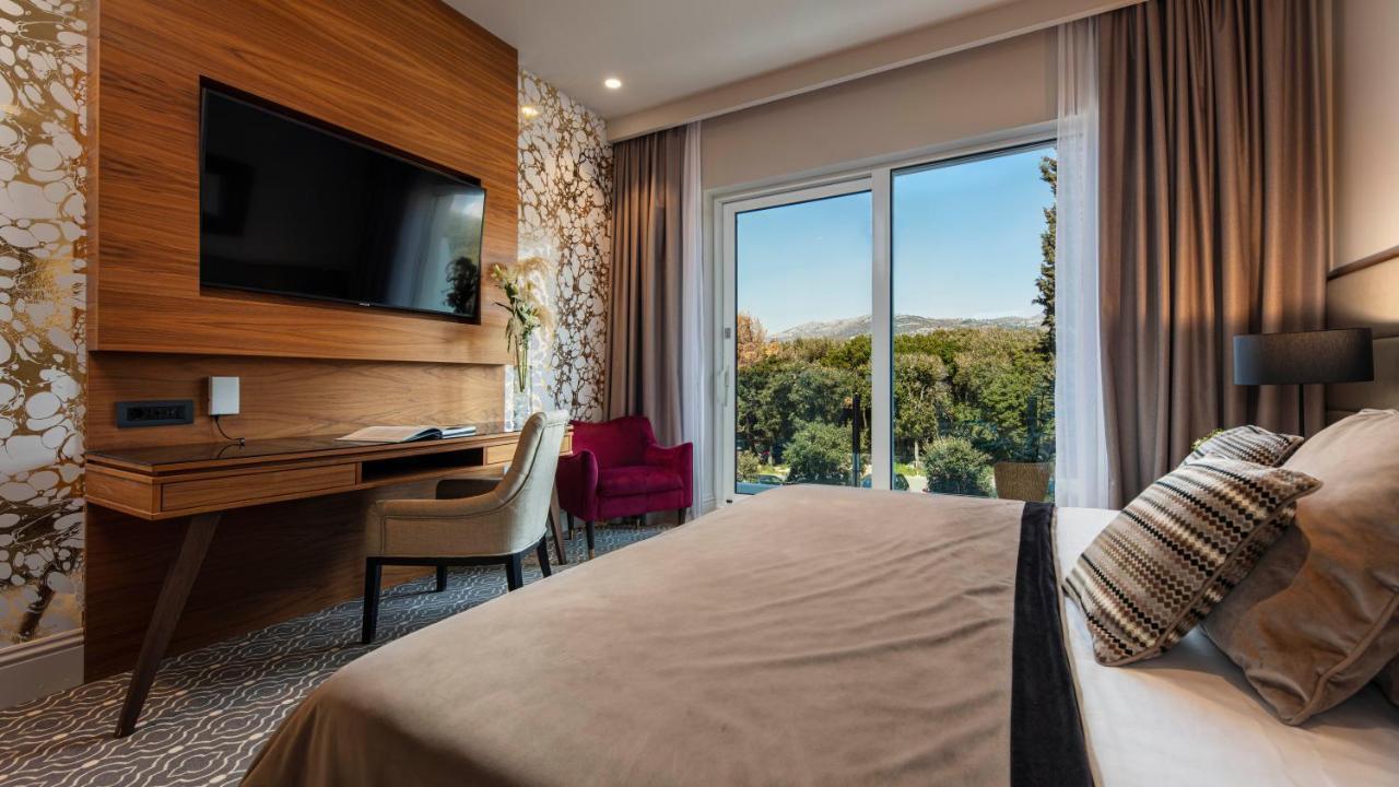 Royal Ariston Hotel Dubrovnik Exterior photo A room at the hotel