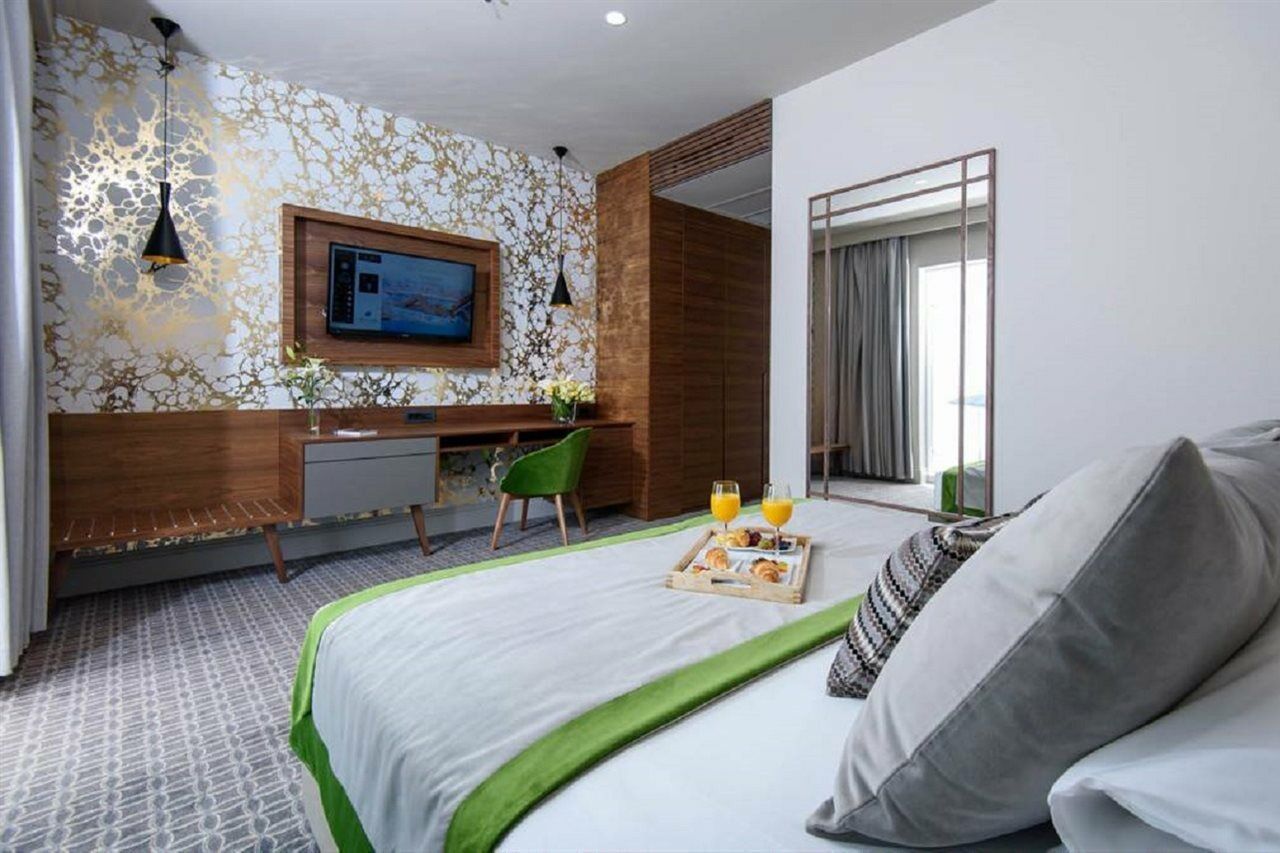 Royal Ariston Hotel Dubrovnik Exterior photo A room at the hotel